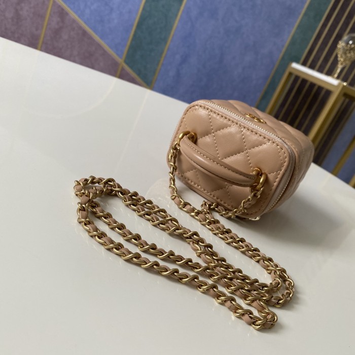 Handbag Chanel  81113 size  10 7 9 cm