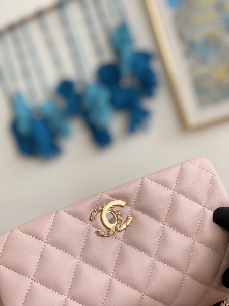  Handbag  Chanel  3378  size  15cmX20cmX9 cm