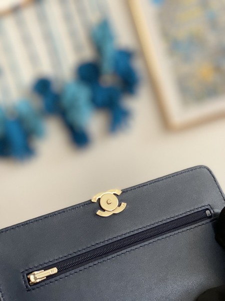 Handbag  Chanel  81207 size  19 cm