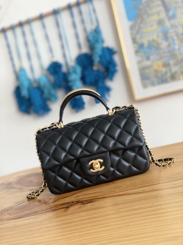  Handbag  Chanel  AS2431  size  20X14X7 CM