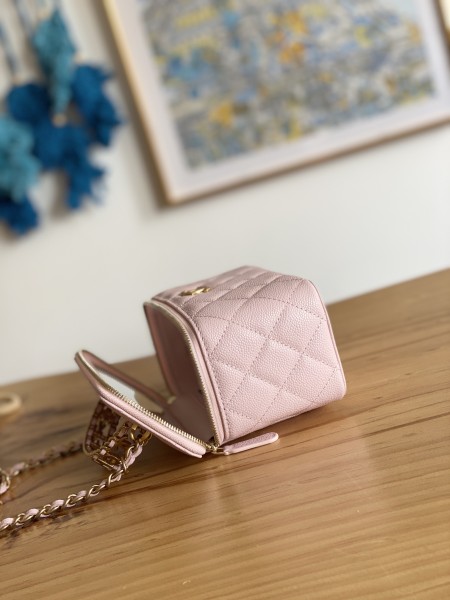 Handbag  Chanel   81195  size 16  9.5  8  cm