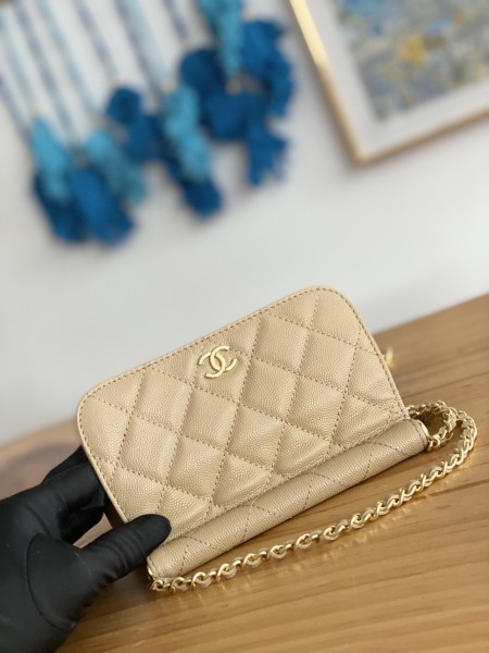 Handbag Chanel  AP3008  size  12X17.5X5.5 cm