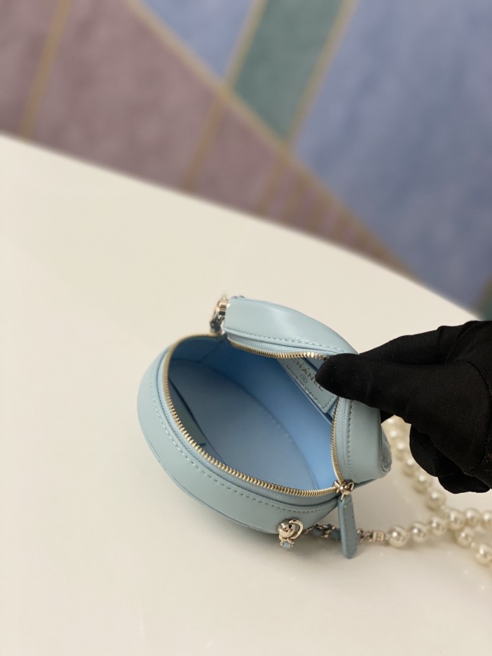 Handbag   Chanel  81183  size  12x12x4.5 cm