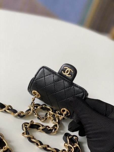 Handbag   Chanel  2080  size  9.8.3 cm
