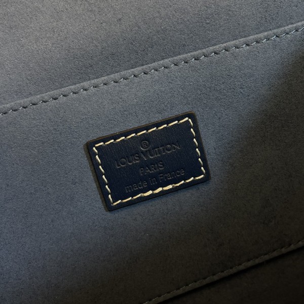  Handbag   Louis Vuitton  M59631  size 25 x 17 x 10.5  cm