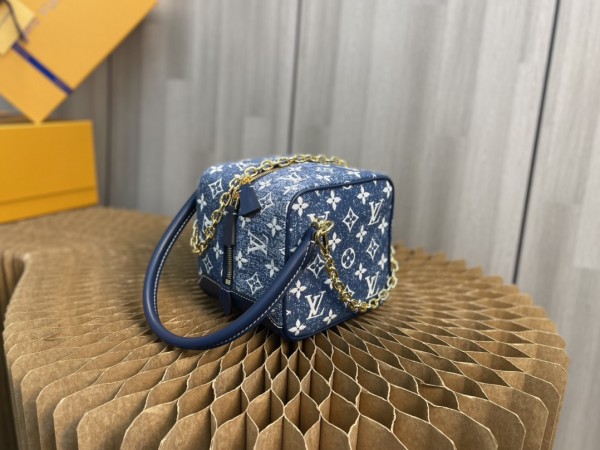 Handbag  Louis Vuitton  M59611  size  16.0x16.0x16.0 cm