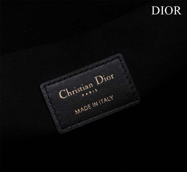 Handbag  Dior  size  36.5×28×17.5  cm
