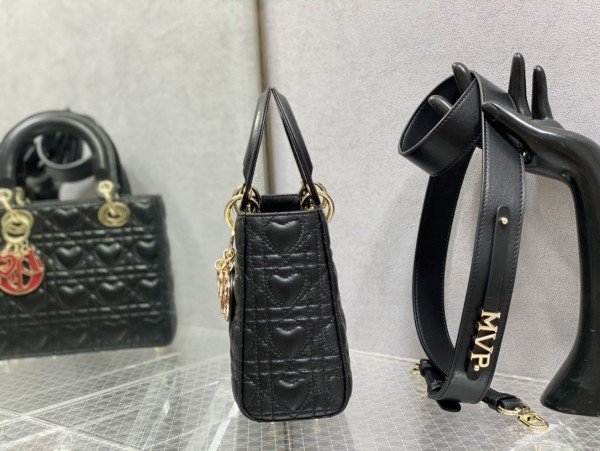  Handbag  Dior  size 20 cm