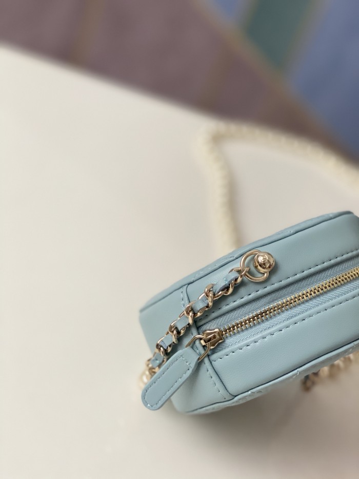 Handbag   Chanel  81183  size  12x12x4.5 cm