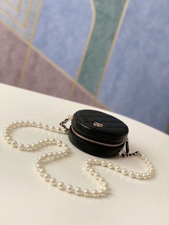 Handbag   Chanel  81183  size  12x12x4.5 cm