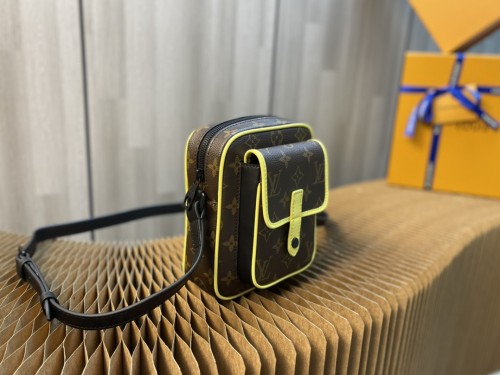  Handbag   Louis Vuitton M69404  size  15x17x8 CM