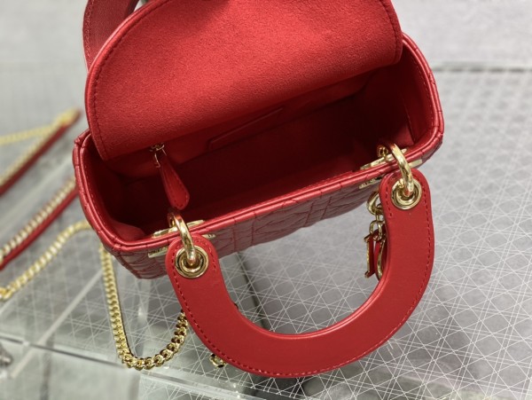  Handbag  Dior  size 17 cm 