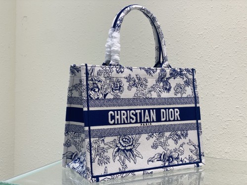 Handbag  Dior  size  36 x 27.5 x 16.5   cm