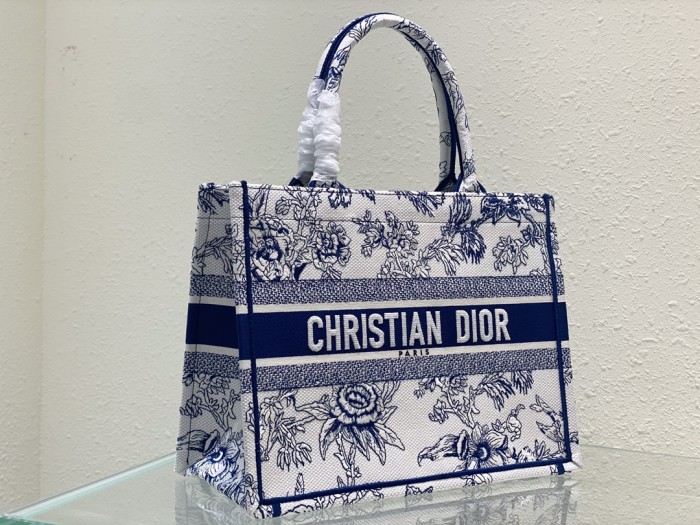 Handbag  Dior  size  36 x 27.5 x 16.5   cm