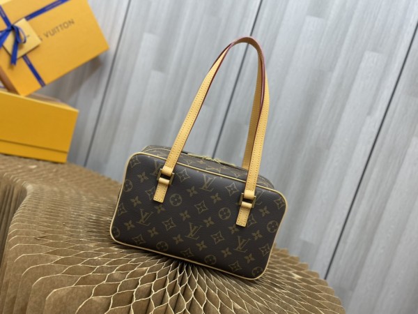   Handbag  Louis Vuitton  M51182  size  27*18*12 CM