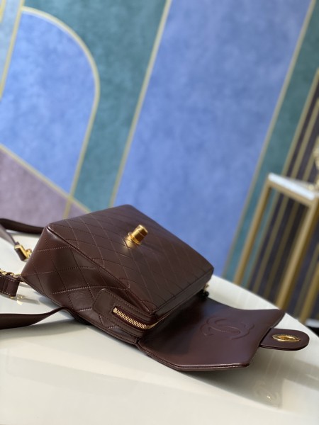 Handbag   Chanel  A88  size  30.21.8 cm