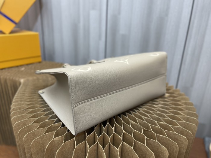 Louis Vuitton OnTheGo MM M45494 size 35*14*27 cm