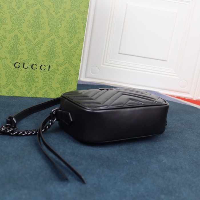 Handbag   Gucci   448065  size  18X12X6 cm