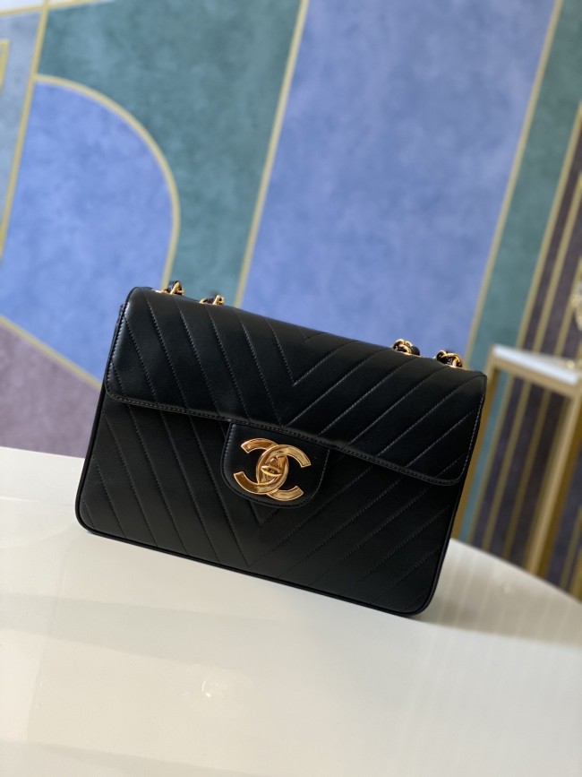 Handbag   Chanel  A88  size  30.21.8 cm