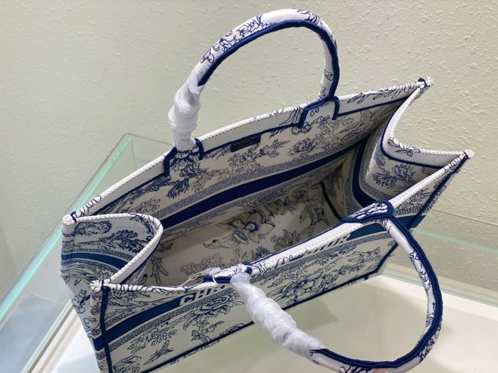 Handbag  Dior  size  41x 35 x 18.5  cm