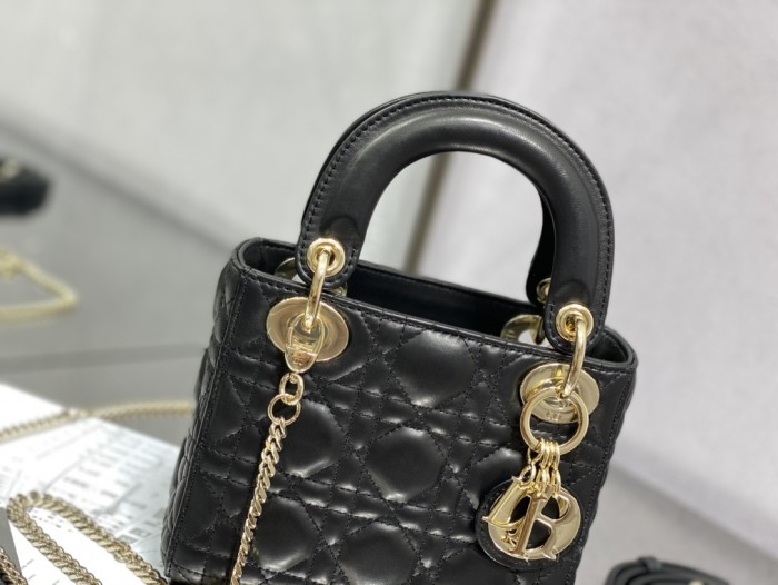 Handbag  Dior  size 17 cm