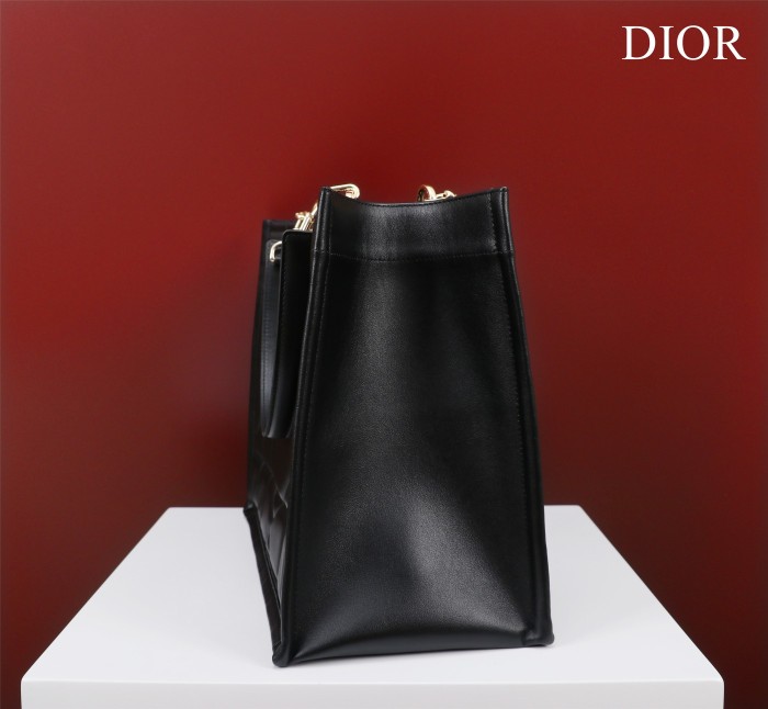 Handbag  Dior  size  36.5×28×17.5  cm