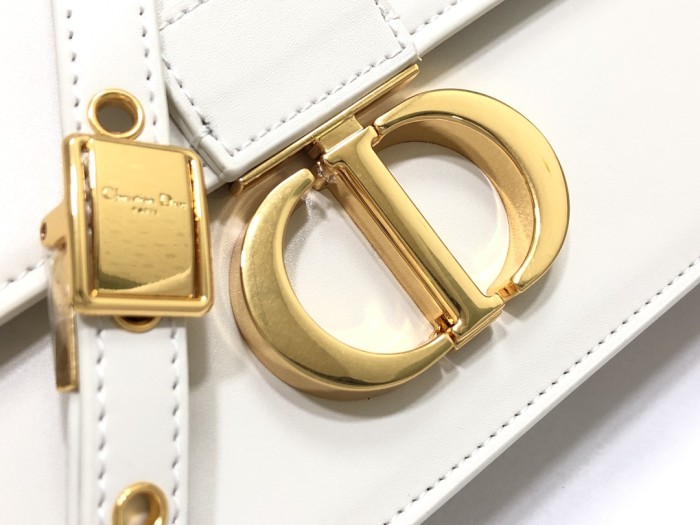 Handbag  Dior  M9203  size  21.5 x 12 x 6  cm