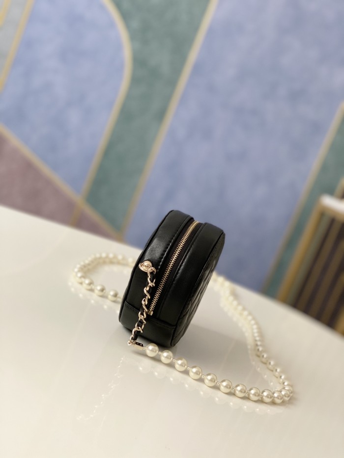 Handbag   Chanel  81183  size  12x12x4.5 cm