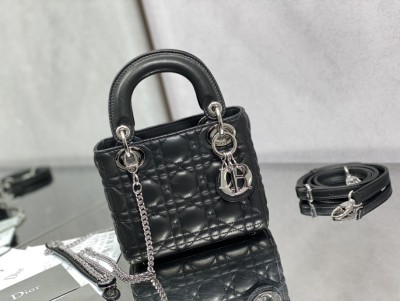 Handbag  Dior  size  17 cm