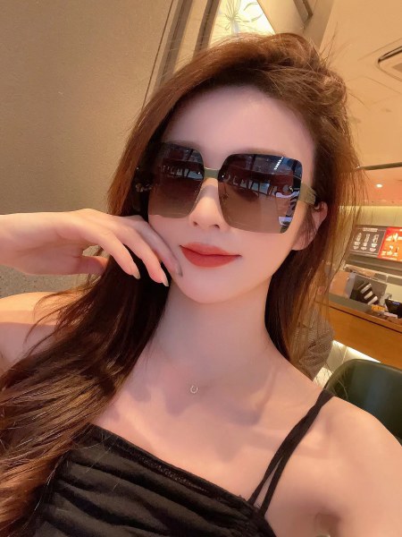 Sunglasses Fendi FD9220