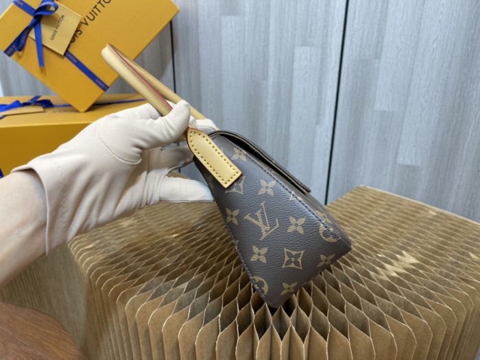  Handbag   Louis Vuitton M51147  size  24x21x9 cm