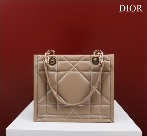 Handbag  Dior  size  36.5×28×17.5  cm