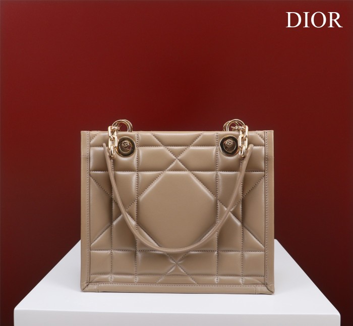 Handbag  Dior  size  36.5×28×17.5  cm