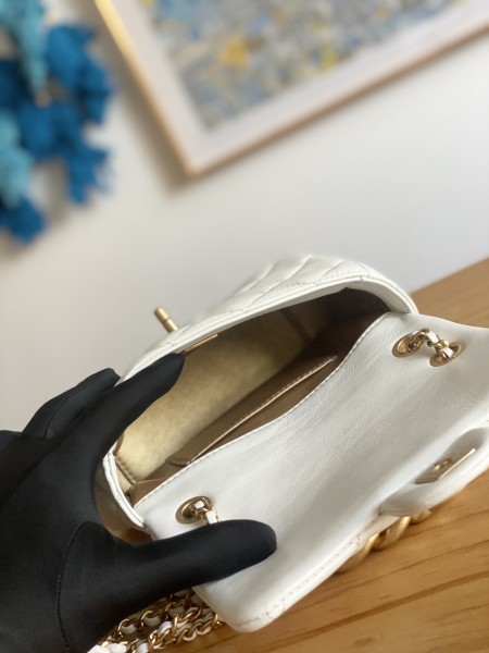 Handbag   Chanel   As3109  size  19*14*6 cm