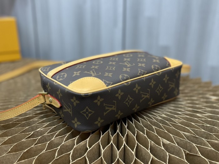   Handbag  Louis Vuitton  M51274  size  27*17*7 cm