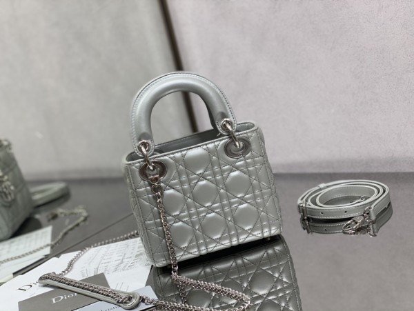 Handbag  Dior  size  17 cm