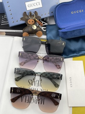 Sunglasses Gucci G5220