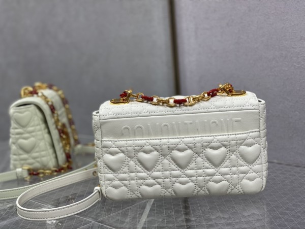 Handbag  Dior  size 20*12*7 cm