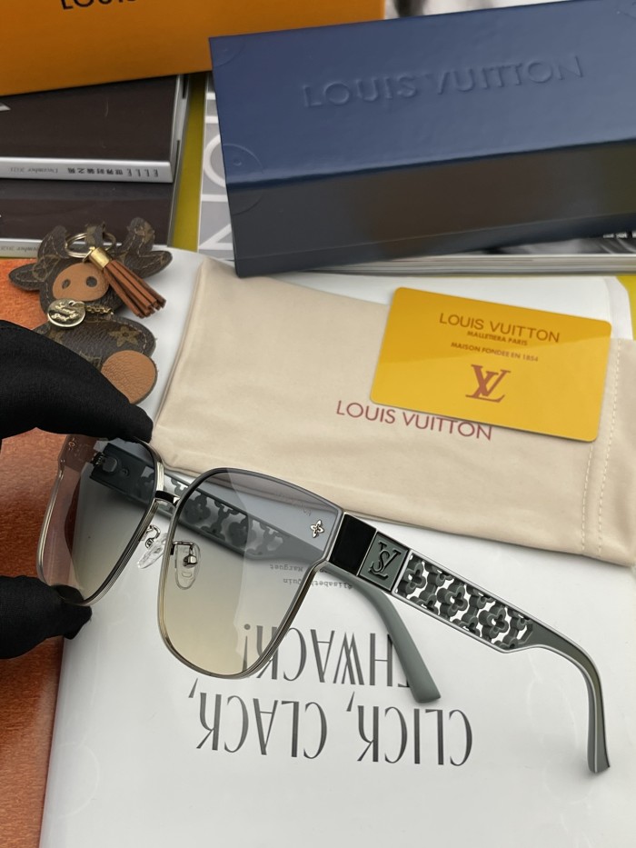Sunglasses Louis Vuitton L8190