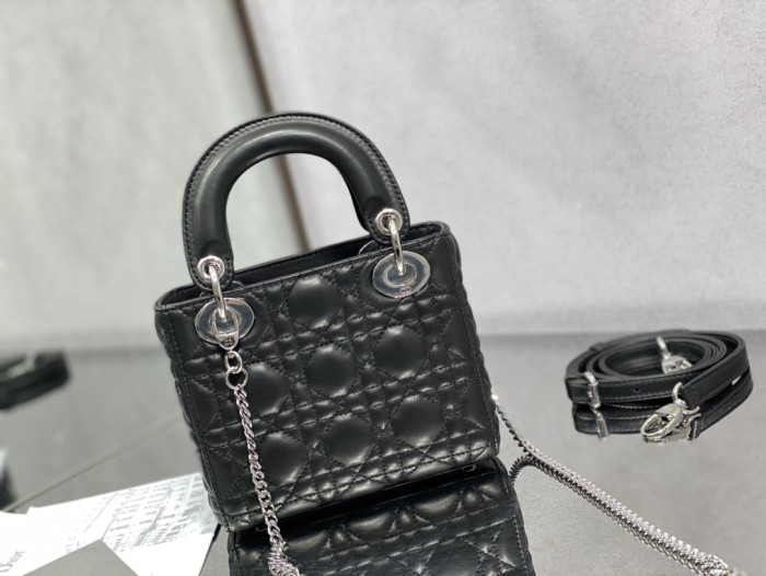 Handbag  Dior  size  17 cm