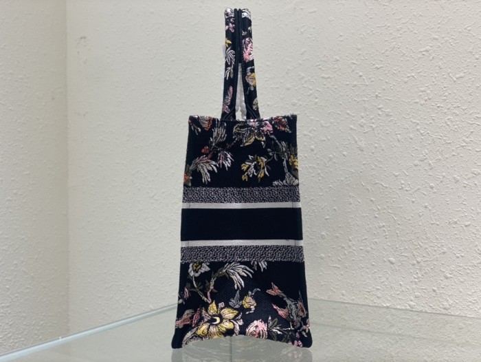 Handbag  Dior  size 36 x 27.5 x 16.5  cm