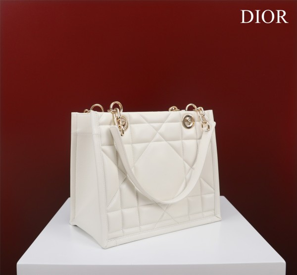 Handbag  Dior  size  36.5×28×17.5  cm