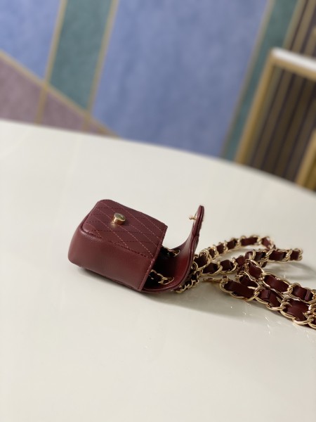 Handbag   Chanel  2080  size  9.8.3 cm