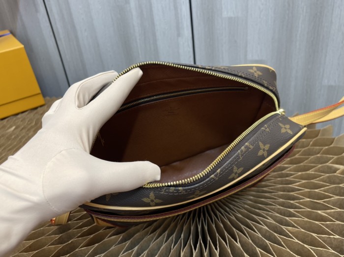   Handbag  Louis Vuitton  M51274  size  27*17*7 cm