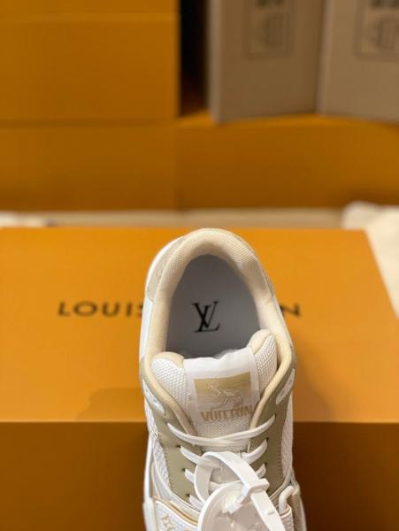Louis Vuitton Trainer Beige White
