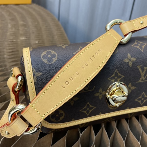 Handbag   Louis Vuitton  M40078   size  22.5×13×8 CM