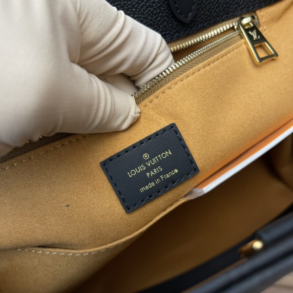   Handbag  Louis Vuitton  45494  size  35 x 28 x 15  cm