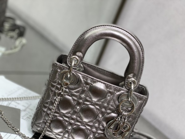 Handbag  Dior  size  17 cm