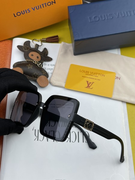 Sunglasses Louis Vuitton L1845