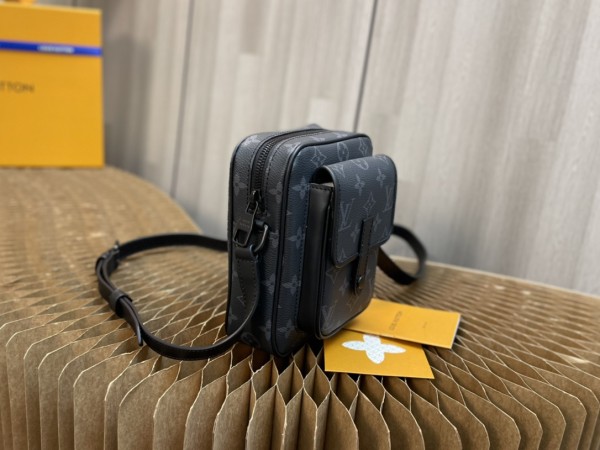  Handbag   Louis Vuitton M69404  size  15x17x8 CM